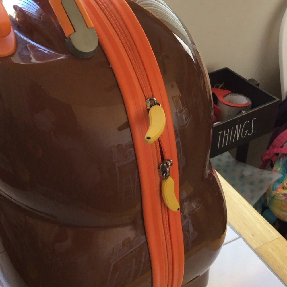 ‘Kirkland Signature’ Hardshell Monkey Face Spinner Luggage - Picture 6 of 9
